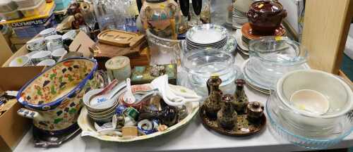 Ceramics and glassware, to include Pyrex bowls, coffee mugs, small quantity of diecast toy cars,...