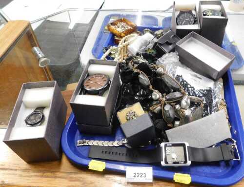 Costume jewellery, to include necklaces, fashion watches, etc. (1 tray)