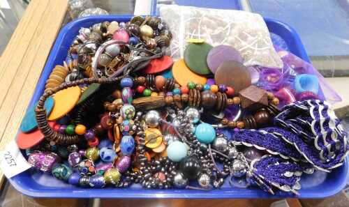Costume jewellery, to include necklaces.