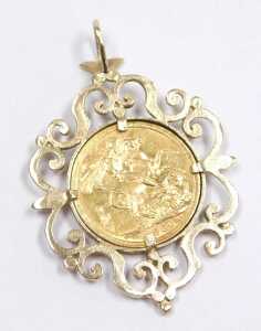 A Victorian full gold sovereign pendant, the young Victoria head dated 1889, in a 9ct gold... - 2