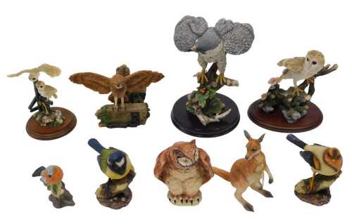 Various ornaments, bird figures, etc., Leonardo collection and others, owl figure, on wooden...