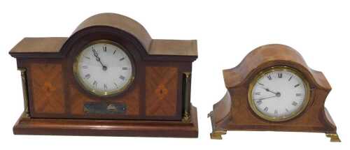 An Edwardian mahogany mantel clock, the 9cm diameter Roman numeric dial with Arabic quarter dial,...