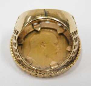 An Edward VII half gold sovereign ring, dated 1910 in 9ct gold ring mount, London 1976, ring... - 3