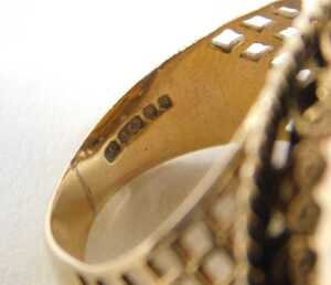 An Edward VII half gold sovereign ring, dated 1910 in 9ct gold ring mount, London 1976, ring... - 4