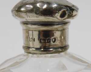 A George V silver cut glass dressing table jar, with plain lid, on circular body hobnail cut,... - 2