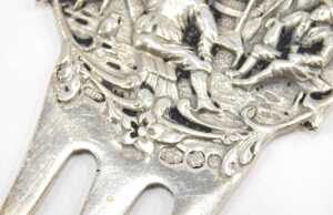Various early 20thC pickle and serving forks, to include a Dutch example, with articulated... - 2