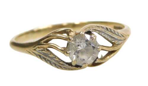 A 9ct gold dress ring, set with CZ, with leaf and vine three splayed shoulders, Birmingham 1994,...