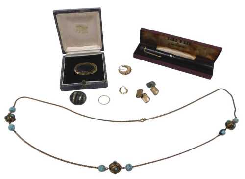 Various jewellery, comprising three single 9ct gold hoop earrings, 1.9g, a 20thC turquoise and...