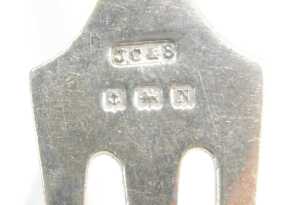 Ten pickle and other serving forks, to include a small two pronged example with plain stem, 10cm... - 2