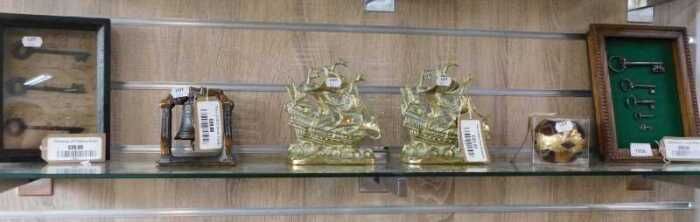 V - Various bygones, collectables, etc., a hanging set of vintage graduated keys, in an oak frame...