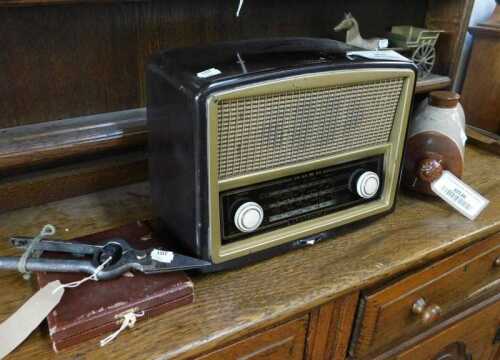 V - Various pottery and effects, a mid-20thC Bush radio, in Bakelite case, with front tuning knobs...