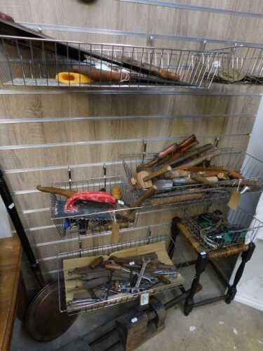 V - Various vintage hand tools, saws to include tenon saw, various other hammers, mallets, spanners,...