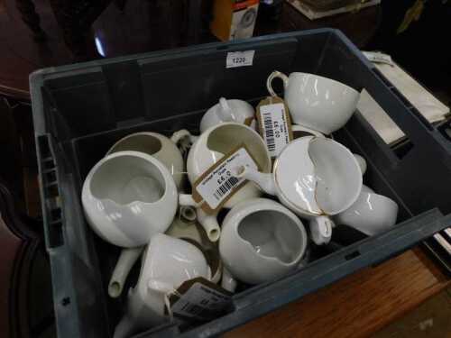 V - Various porcelain feeding cups, with gilt trim, various dimensions, 7cm high, etc. (a quantity)...