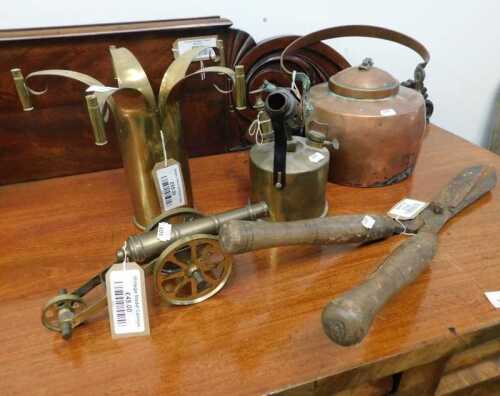 V - Various brassware, trench art shell case flared vase, miniature table cannon, 12cm high,...