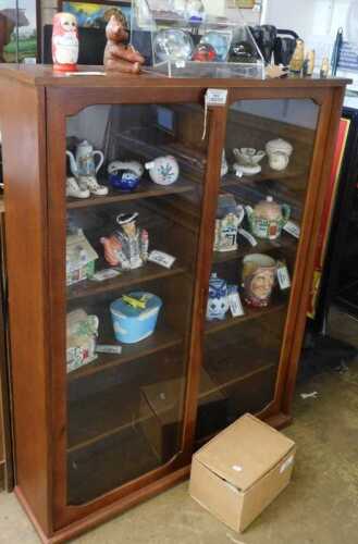 V - Various pottery, collectables, etc., a quantity of treen, carved elephants, 15cm high, etc.,...