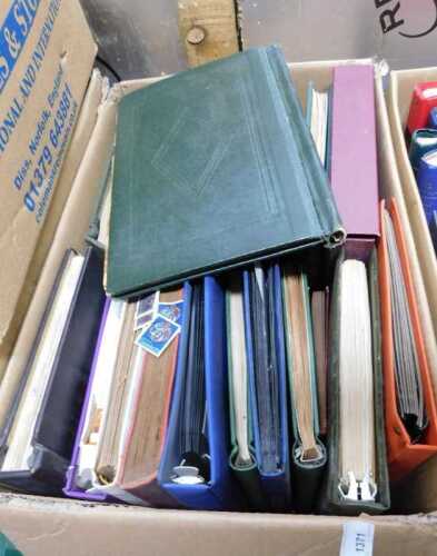V - Various stamps, a large number of albums of world-used stamps, collector's stamps, etc. (a...