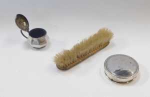 A group of small silver, comprising an Elizabeth II three piece cruet, of compressed faceted... - 2