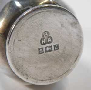 A group of small silver, comprising an Elizabeth II three piece cruet, of compressed faceted... - 5