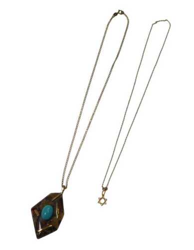 Two necklaces, comprising an abstract agate pendant, with applied turquoise, with yellow metal...