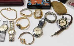 A group of assorted costume jewellery, to include lady's fashion watches, Limit, Tissot,... - 4