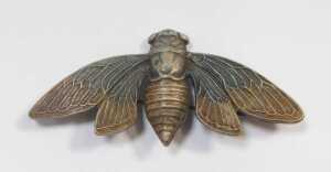 A group of costume brooches, mainly period examples, to include gilt metal, memorial, crested,... - 3