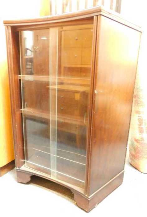 A bar with folding counter, with glass shelves to the interior.
