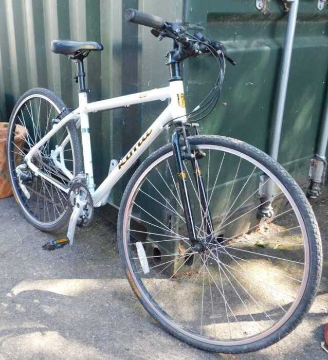 A Kona Dew aluminium framed bicycle, in white trim.