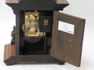 A late 19thC oak cased mantel clock, the circular dial bearing an enamelled Roman numeric... - 4