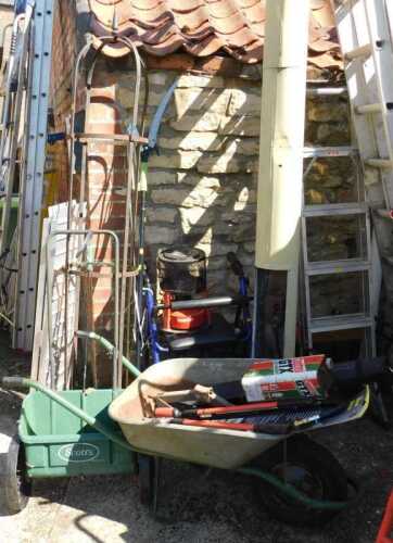 A wheelbarrow, together with car ramp, mobility walker, a lamp, etc. (a quantity)