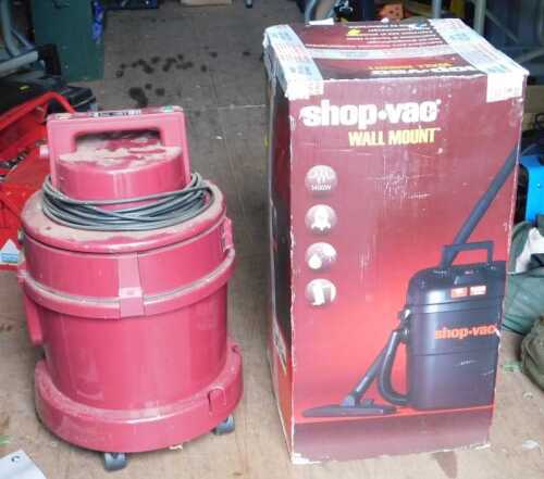 A Shocvac 15 litre vacuum cleaner, boxed, together with a Vax carpet cleaner, lacking nozzle. (2)