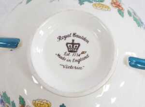 A group of Royal Cauldon pottery Victoria pattern dinnerwares, to include twin handled soup... - 3