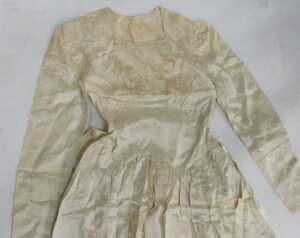 Textiles, comprising a broderie anglaise cotton Christening gown, a cream silk Christening gown,... - 2