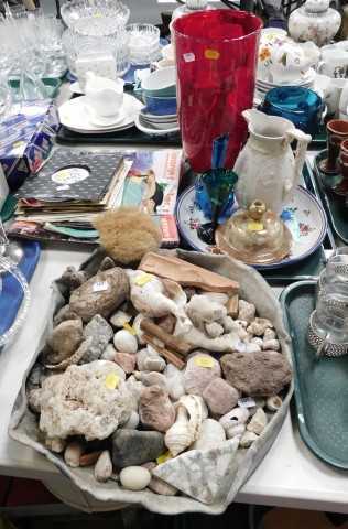 Household and decorative items, to include a large red vase, a blue glass vessel, a water jug,...