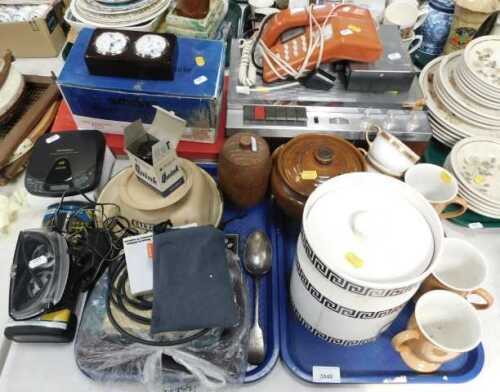 Household and decorative items, to include mugs, teacups, cooking pot, large plated spoon,...