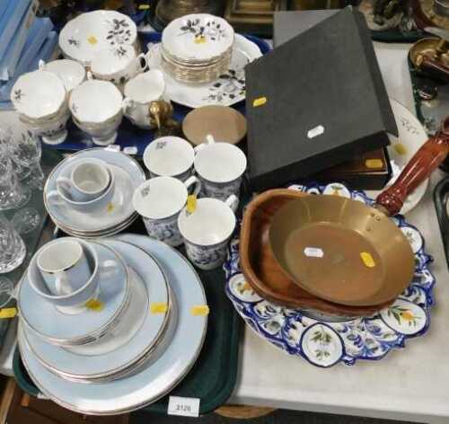 A part Doulton breakfast service, coffee cups, teacups, saucers, side plates, bowls, a part tea...