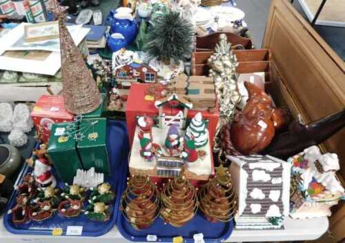Christmas decorations, to include boxed and unboxed Christmas trees, dioramas, wooden figures,...
