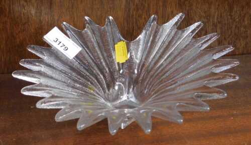 A vintage Dartington Anita Harris palm leaf starburst crystal glass bowl, 22cm wide.