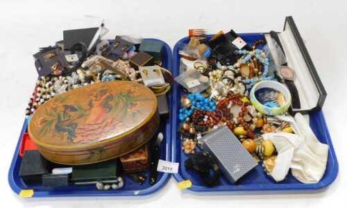 Costume jewellery, to include clip on earrings, beaded necklaces, wristwatches, hair grips, etc....