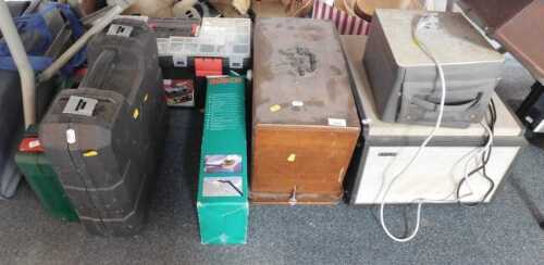 Household items and tools, to include a tabletop gramophone player, a mechanical sewing machine,...