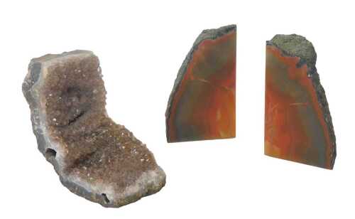 A pair of polished condor agate bookends, 15cm high, together with an amethyst geode, 14cm high.