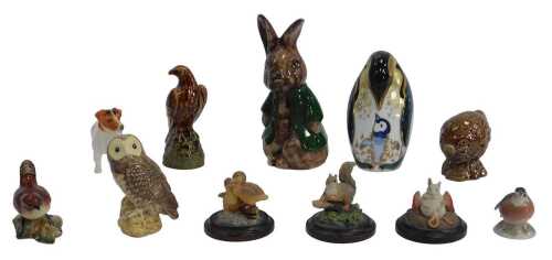 A group of collectables, to include a Royal Crown Derby penguin and chick paperweight, silver...