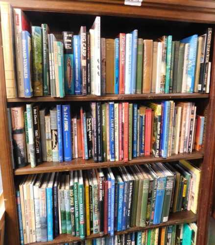 Fishing interest. Various fishing related books, related to pike fishing, coarse fishing, Traub...