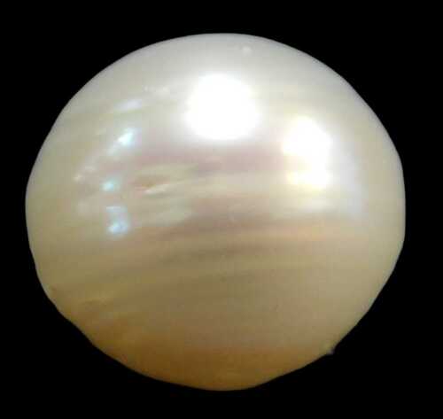 A natural pearl, 5.0g, 17mm wide.