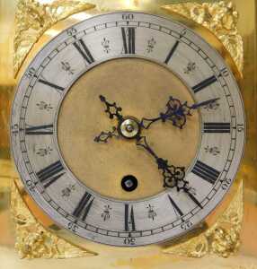 A Georgian-style rosewood-cased bracket clock, the arched top with brass finials and enclosed by... - 2