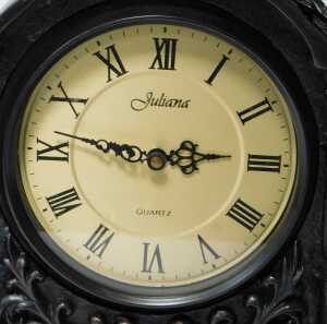A Juliana resin mantel clock, the circular dial bearing Roman numerals, with a quartz movement... - 2