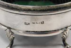 A George V silver jewellery casket, of oval form, with an outer raised bell flower garland... - 3