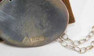 A 20thC sterling silver gin label, of oval form, etched with flowers, with chain on apex... - 3