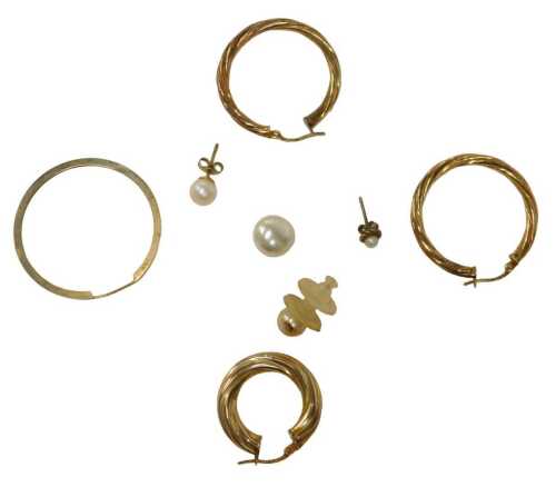 Four single 9ct gold hoop earrings, 3.5g.