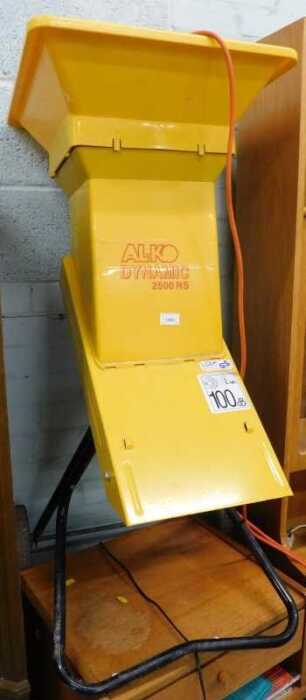 An Al-Ko Dynamic 2500 RS garden shredder, on truckle base.