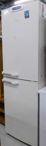 A Bosch fridge freezer, in white, number 033254 QC493.
